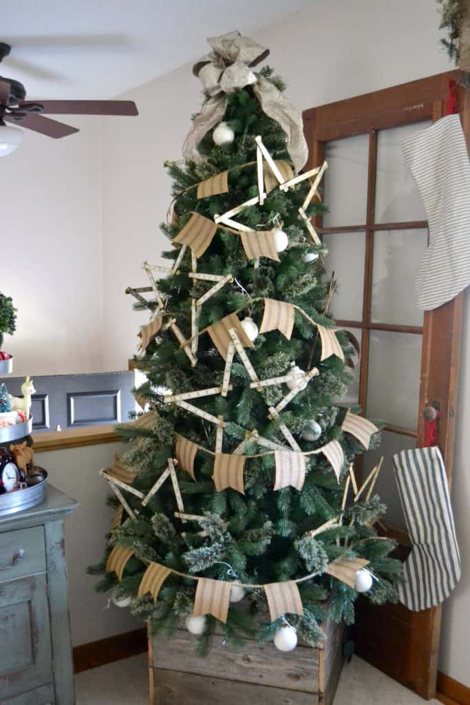 Christmas Tree Garland DIY To Give Your Tree A Rustic ...